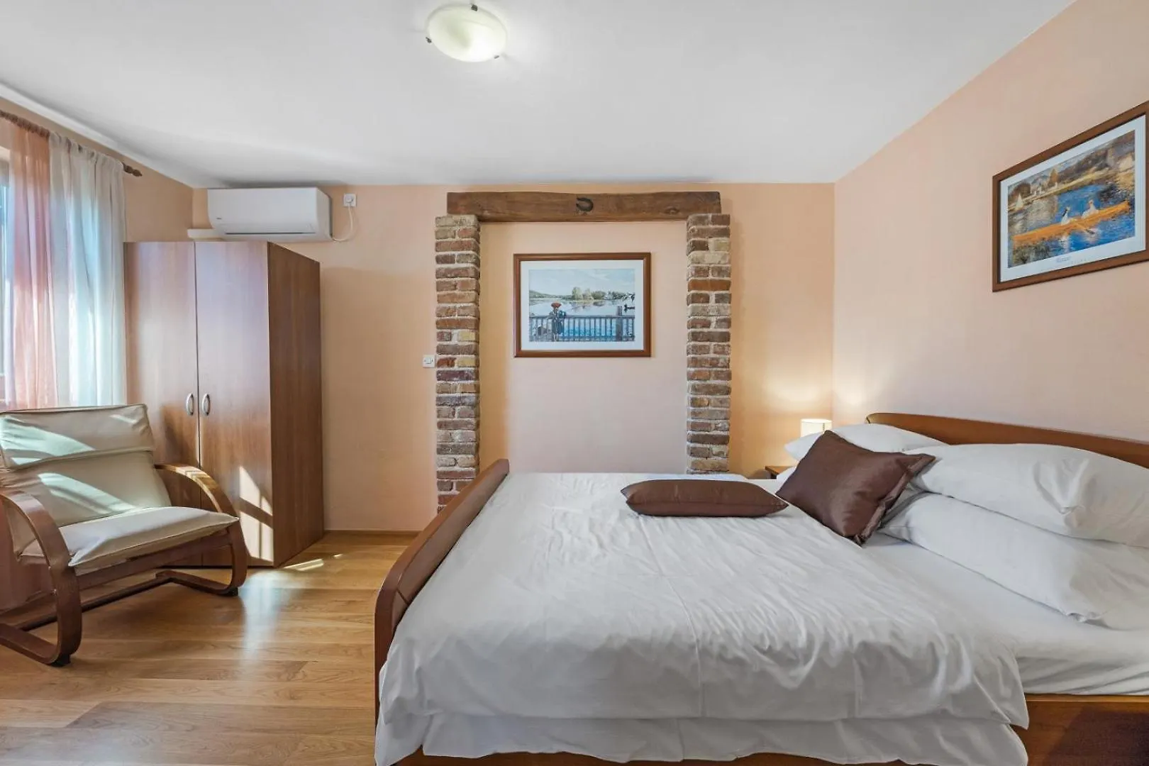 Villa Bucks Near Porec For 20 Persons With Sea View, Whirlpool, Sauna & Fitness Visnjan