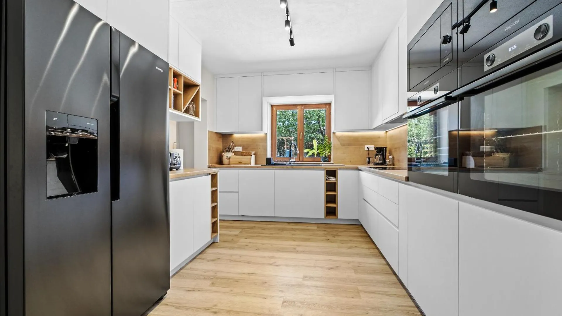 Villa Bucks Near Porec For 20 Persons With Sea View, Whirlpool, Sauna & Fitness Visnjan 0*,  Croatia