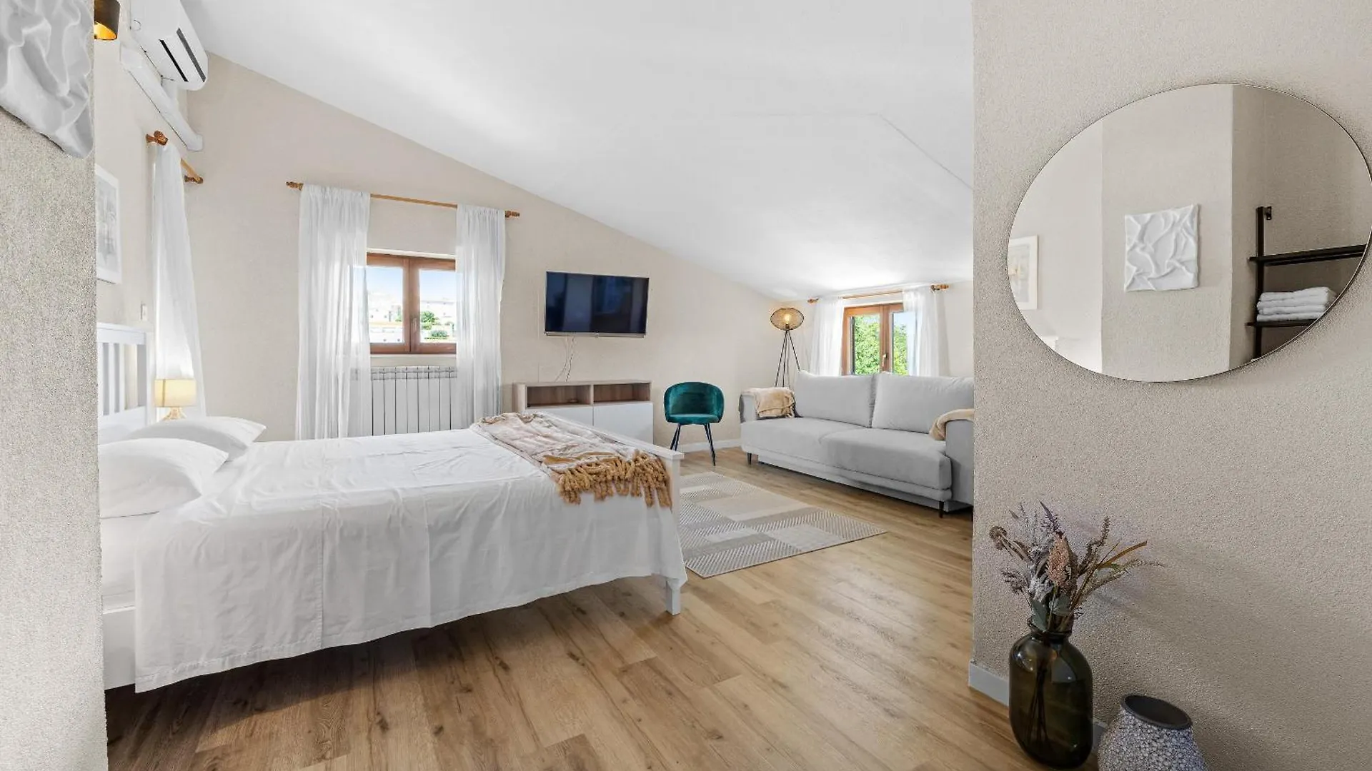Villa Bucks Near Porec For 20 Persons With Sea View, Whirlpool, Sauna & Fitness Visnjan 0*,