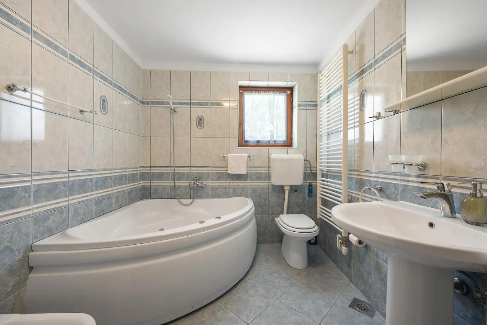 Villa Bucks Near Porec For 20 Persons With Sea View, Whirlpool, Sauna & Fitness Visnjan 0*,  Croatia